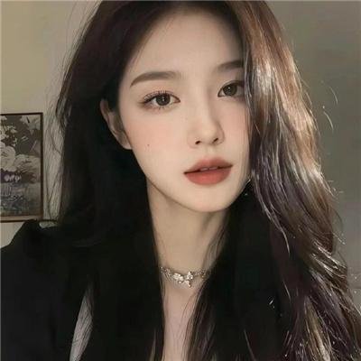 玻璃橱窗中的姑娘